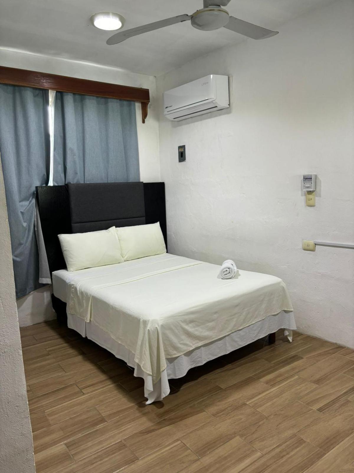 Hotel Miriam Бакалар Екстериор снимка